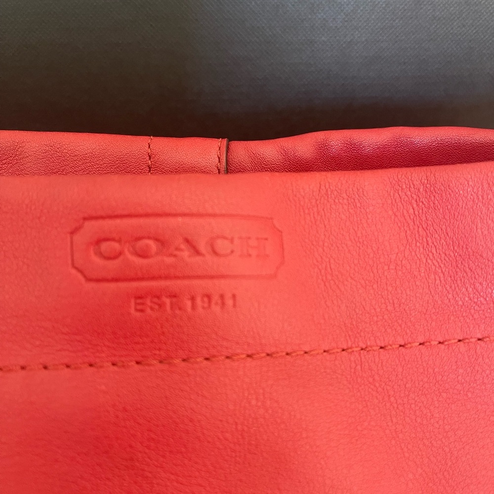 Coach Carly Hobo Leather Bag with Gold-Tone Hardware ❤️‍🔥color transfer in pic - Picture 7 of 9